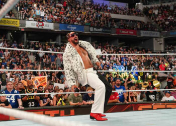 Seth Rollins le pide a WWE que publique los 30 minutos de su entrevista que se emitió en RAW