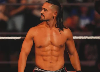 Angel Garza se somete a una operación de su mano derecha