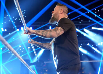 Kevin Owens: "La copia falsa de The Bloodline es terrible"