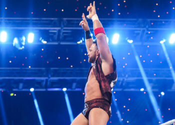 LA Knight admite que pensó que su relevancia en WWE se iba a desvanecer tras los regresos de Randy Orton y CM Punk