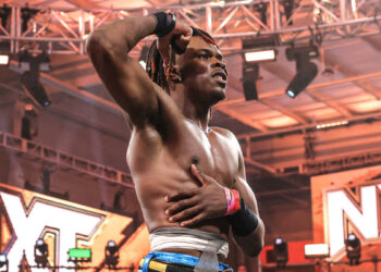 Booker T defiende a Je'Von Evans de las críticas