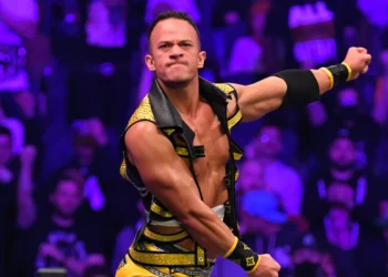 Tony Khan deja entrever que Ricky Starks podría aparecer en AEW Dynamite: Fight for the Fallen