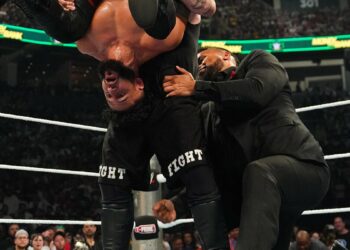 Reacción del vestuario de WWE ante el golpe bajo fallido de Tonga Loa