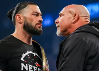 Goldberg cree que le hizo un favor a Roman Reigns con su último combate