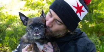 Larry, perro de CM Punk y AJ Lee, ha fallecido