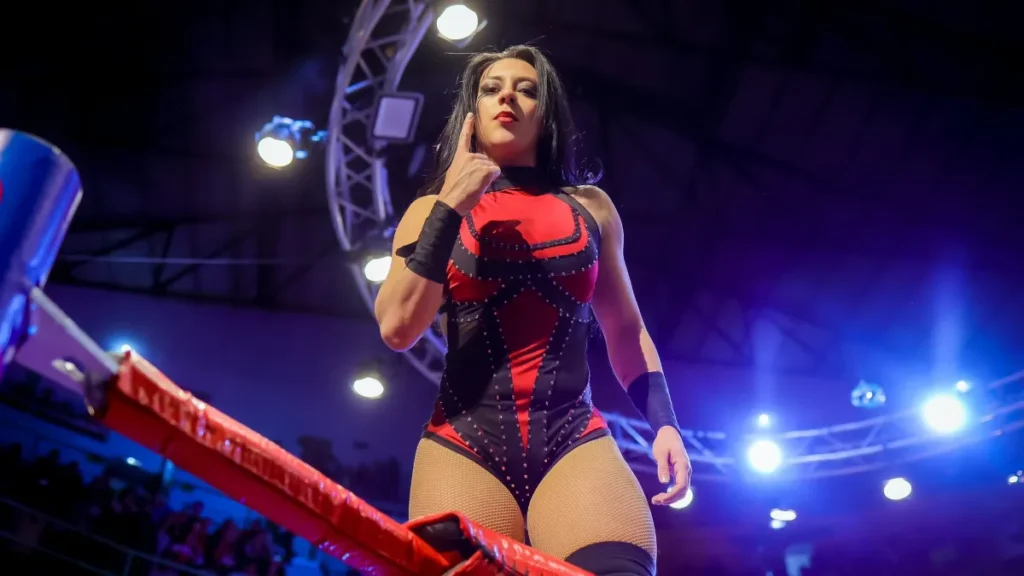 OFICIAL: Stephanie Vaquer firma con WWE