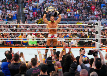 LA Knight renovó con WWE este verano - Más detalles