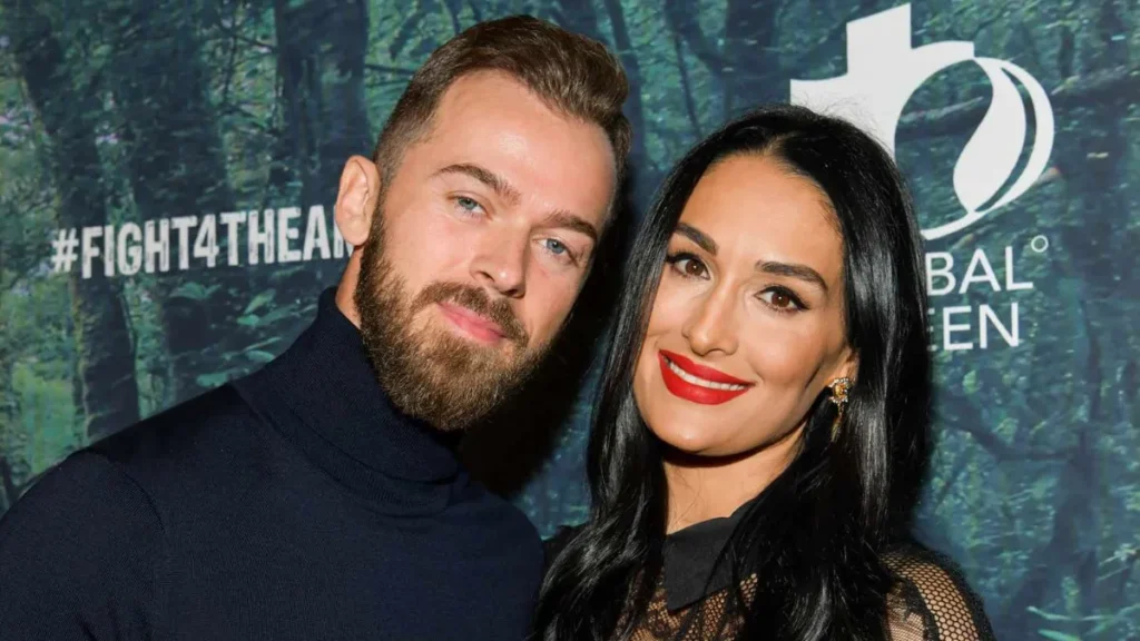 El marido de Nikki Bella es arrestado por violencia doméstica