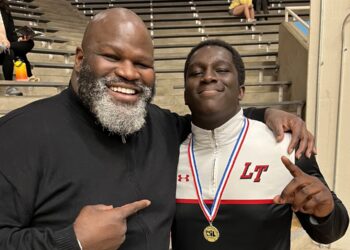 Jacob Henry, hijo de Mark Henry, firma con WWE