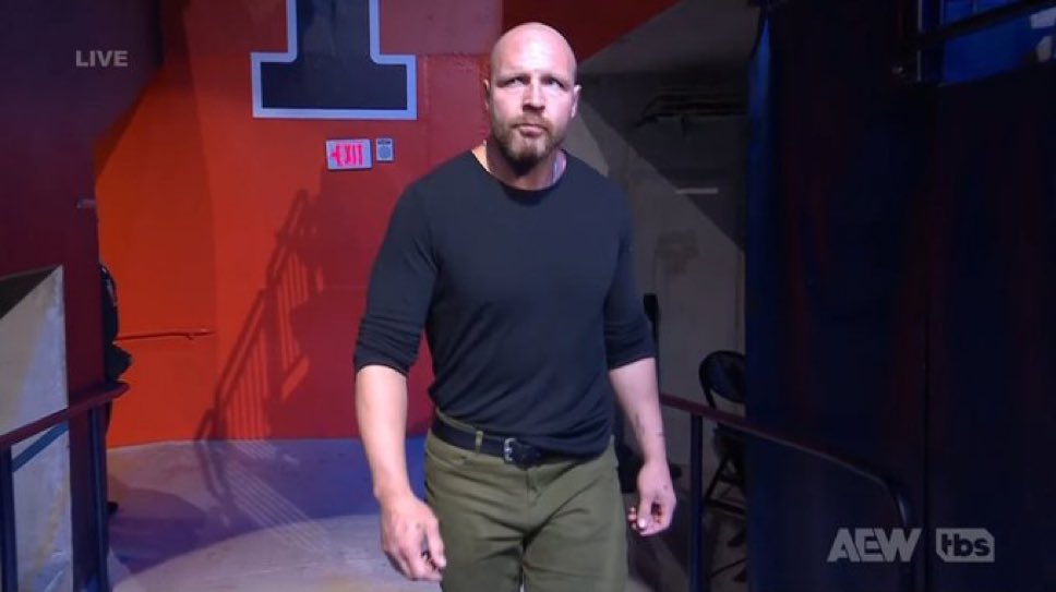 Jon Moxley regresa en AEW Dynamite y advierte a Tony Shiavone: "Esta ya no es tu empresa"