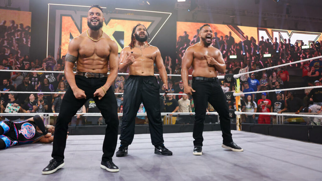 The Bloodline aparece en WWE NXT atacando a los Street Profits, Axiom y Nathan Frazer