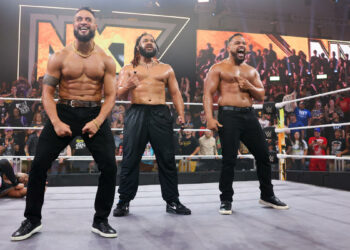 The Bloodline aparece en WWE NXT atacando a los Street Profits, Axiom y Nathan Frazer
