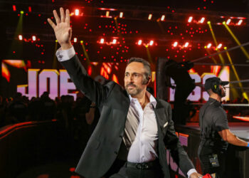 Revelan por qué Joe Tessitore salió del equipo de comentaristas en WWE SmackDown
