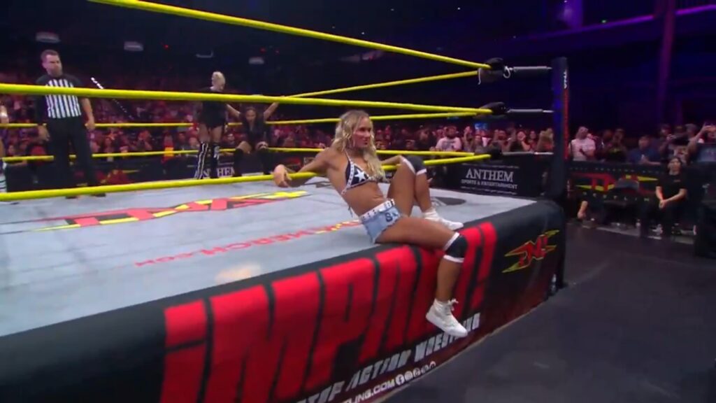 Sol Ruca aparece en TNA iMPACT representando a WWE NXT