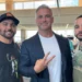 Shane McMahon y los Young Bucks se fotografían en un aeropuerto Shane McMahon y los Young Bucks se fotografían en un aeropuerto