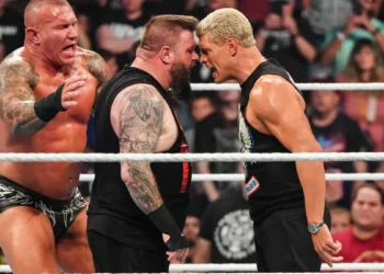 Ex guionista de WWE cree que el ataque de Kevin Owens a Cody Rhodes "es lo peor que ha visto en su vida"