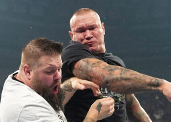 Randy Orton a Kevin Owens: "Cuando regrese a Estados Unidos, iré a por ti y te patearé el trasero "