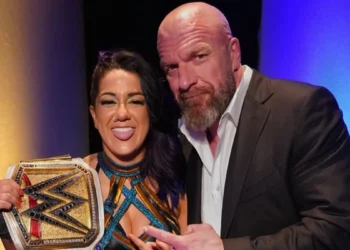 Bayley elogia a Triple H por el trato personal que tiene con el roster de WWE