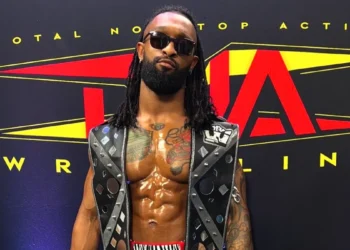 Chris Bey no descarta un regreso al ring tras su grave lesión de cuello