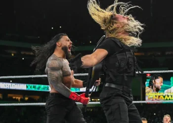 Roman Reigns acusa a Seth Rollins de estar atrapado en el pasado y de no poder superarlo