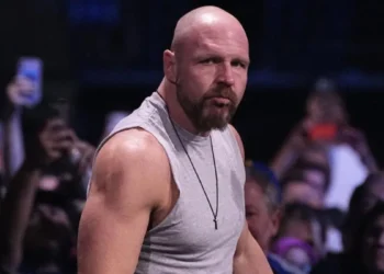Jon Moxley defenderá el Campeonato Mundial de AEW ante Cope en Revolution 2025