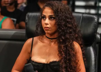 Samantha Irvin y Beth Phoenix estuvieron en backstage en AEW Dynamite Fight for the Fallen