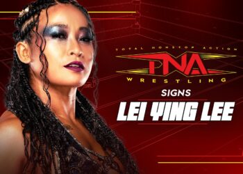 Léi Yǐng Lee (antes Xia Li) firma con TNA Wrestling