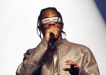 Travis Scott, John Cena, Roman Reigns y más son anunciados para el estreno de WWE RAW en Netflix