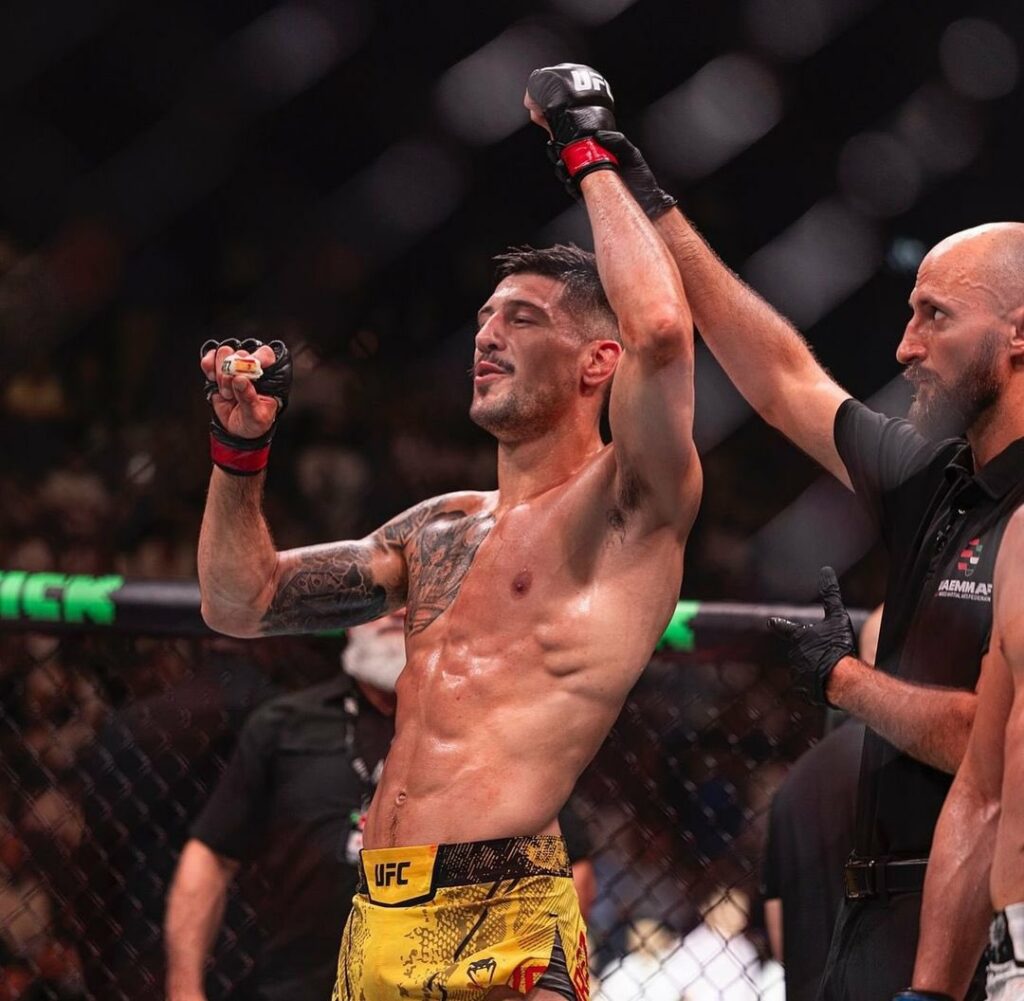 Joel Álvarez vence su combate en UFC Tampa