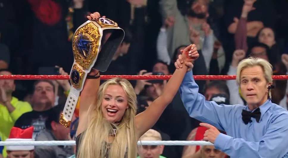 Liv Morgan retiene el Campeonato Mundial Femenino de WWE en Saturday's Night Main Event