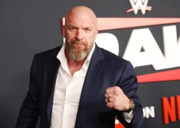 Triple H publica el póster oficial de Saturday Night’s Main Event del 1 de noviembre