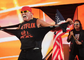Vince McMahon, sobre los abucheos a Hulk Hogan en el estreno de RAW en Netflix: “Me enfadé. Se merecía mucho más”