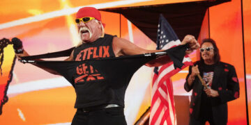 Vince McMahon, sobre los abucheos a Hulk Hogan en el estreno de RAW en Netflix: “Me enfadé. Se merecía mucho más”