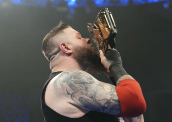 Karl Anderson: “Solo espero que Kevin Owens no sea despedido dos meses y medio después de su operación”