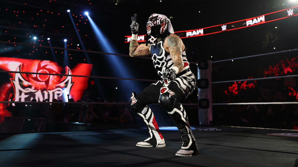 Penta hace su debut en WWE en RAW