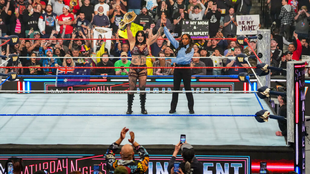 Rhea Ripley retiene el Campeonato Mundial Femenino en WWE Saturday Night's Main Event