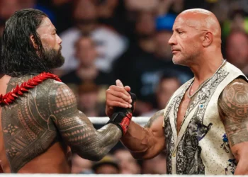 Rikishi cree que WWE perdió una gran ocasión para iniciar la rivalidad entre Roman Reigns y The Rock en el estreno de RAW en Netflix