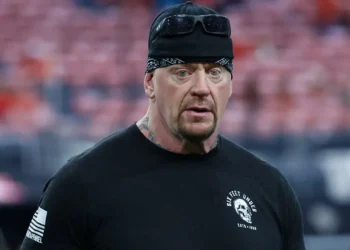 The Undertaker dio una charla al roster de WWE antes del debut de RAW en Netflix