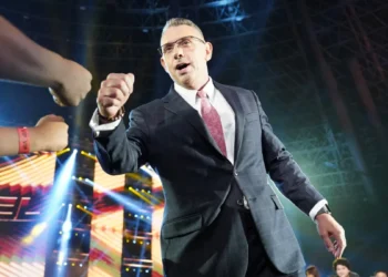 Michael Cole cree que con Vince McMahon no podía mostrar su verdadera personalidad
