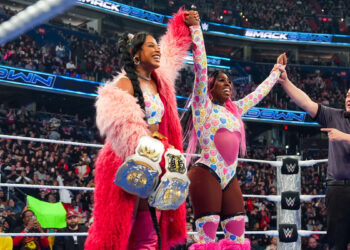 Naomi se clasifica a WWE Elimination Chamber 2025