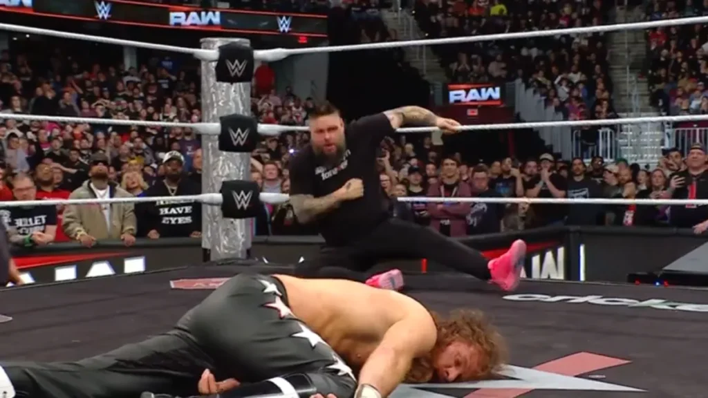 Kevin Owens traiciona a Sami Zayn en WWE RAW