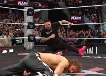 Kevin Owens traiciona a Sami Zayn en WWE RAW