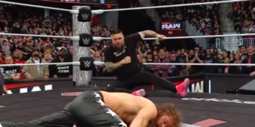 Kevin Owens traiciona a Sami Zayn en WWE RAW