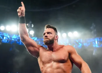 WWE cancela gran plan para LA Knight en SummerSlam por lesión de Seth Rollins