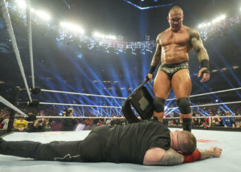 Kevin Owens vence a Sami Zayn y Randy Orton regresa en WWE Elimination Chamber 2025