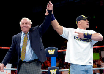 Ric Flair a John Cena: "Tendrás que pasar por mí antes de conseguir el 17"