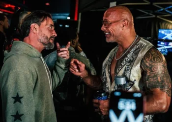 The Rock responde a un aficionado y asegura que mantiene una muy buena relación con CM Punk