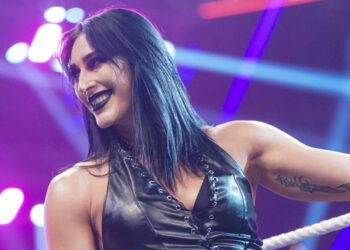 Rhea Ripley se sumó a la conversación sobre WWE Unreal, el nuevo reality de la compañía que muestra el detrás de escena de los shows semanales. Aunque su postura fue más cauta