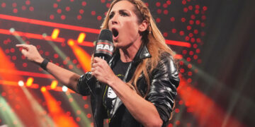 Becky Lynch cree que el equipo de redes sociales de WWE quiere “esconder su grandeza”