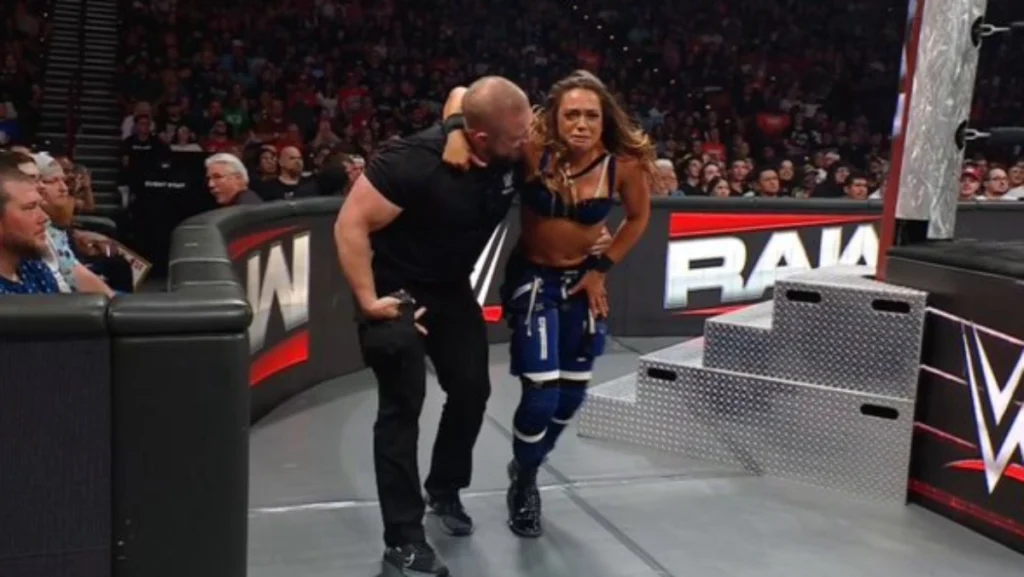 Zoey Stark sufre una lesión de rodilla en WWE RAW